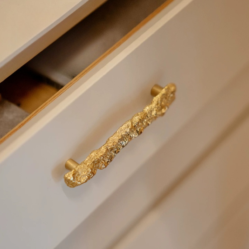 Mosiężne i aluminiowe okucia d – Unique Furniture Hardware recenzja i cena