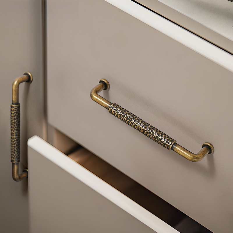 Antyczny uchwyt meblowy z mied – Unique Furniture Hardware recenzja i cena